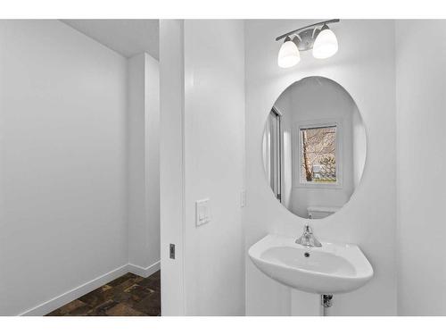 38 Sage Hill Common Nw, Calgary, AB - Indoor Photo Showing Bathroom