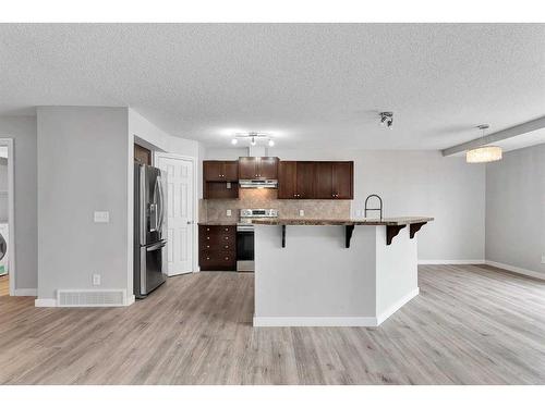 81 Royal Crest View Nw, Calgary, AB - Indoor Photo Showing Kitchen