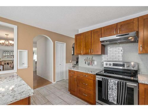 715 Canterbury Drive Sw, Calgary, AB - Indoor Photo Showing Kitchen