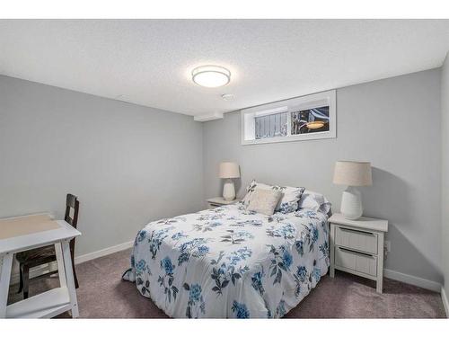 715 Canterbury Drive Sw, Calgary, AB - Indoor Photo Showing Bedroom