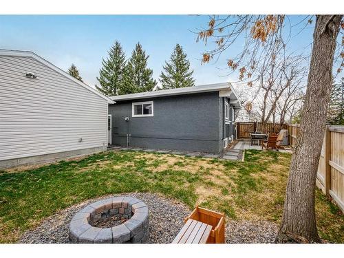 715 Canterbury Drive Sw, Calgary, AB - Outdoor With Exterior