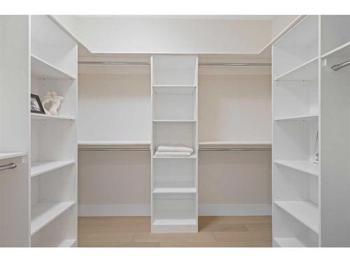 915 36 Street Nw, Calgary, AB - Indoor With Storage