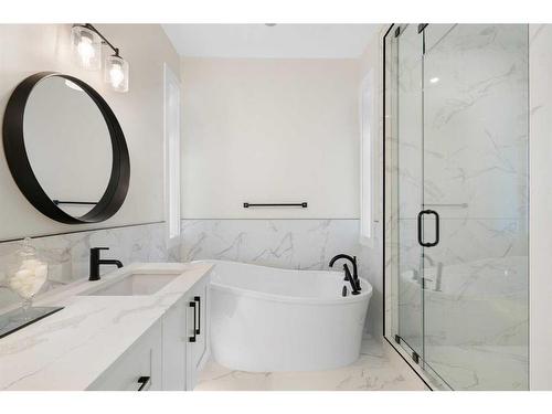 915 36 Street Nw, Calgary, AB - Indoor Photo Showing Bathroom
