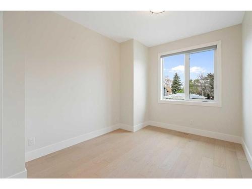 915 36 Street Nw, Calgary, AB - Indoor Photo Showing Other Room