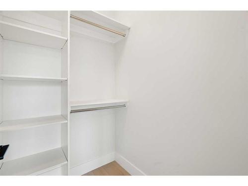 915 36 Street Nw, Calgary, AB - Indoor With Storage