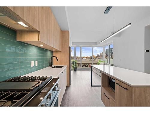 405-1107 Gladstone Road Nw, Calgary, AB - Indoor Photo Showing Kitchen With Stainless Steel Kitchen With Upgraded Kitchen