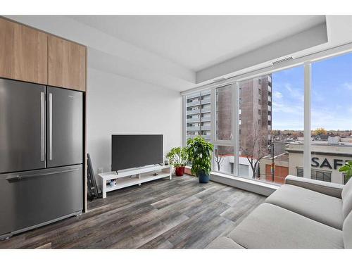 405-1107 Gladstone Road Nw, Calgary, AB - Indoor Photo Showing Kitchen With Stainless Steel Kitchen