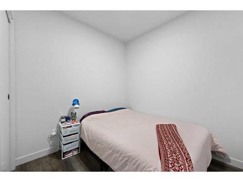 405-1107 Gladstone Road Nw, Calgary, AB - Indoor Photo Showing Bedroom