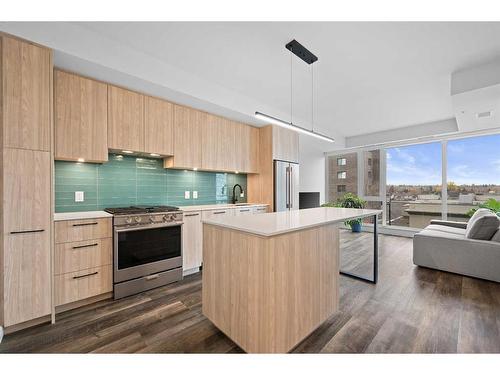 405-1107 Gladstone Road Nw, Calgary, AB - Indoor Photo Showing Kitchen With Upgraded Kitchen