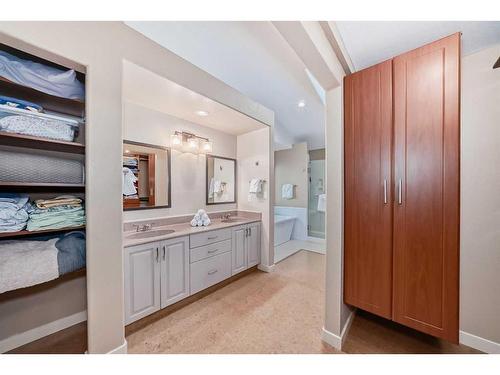 271214 Range Road 13 Nw, Airdrie, AB - Indoor Photo Showing Bathroom