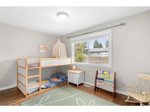 112 Woodside Bay Sw, Calgary, AB - Indoor Photo Showing Bedroom