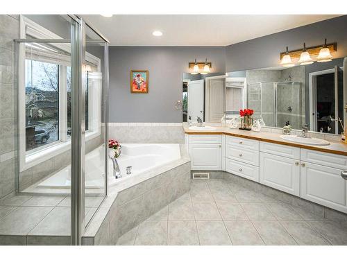 24 Discovery Ridge Rise Sw, Calgary, AB - Indoor Photo Showing Bathroom