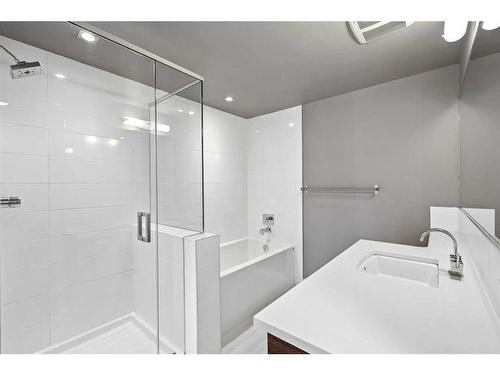 111-235 9A Street Nw, Calgary, AB - Indoor Photo Showing Bathroom