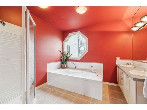 335 3 Avenue Ne, Calgary, AB - Indoor Photo Showing Bathroom