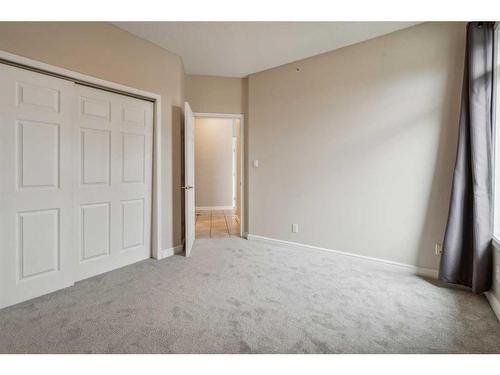 302-910 70 Avenue Sw, Calgary, AB - Indoor Photo Showing Other Room