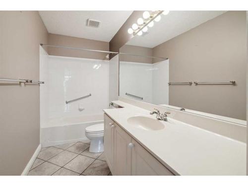 302-910 70 Avenue Sw, Calgary, AB - Indoor Photo Showing Bathroom