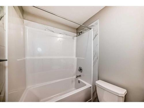 38 Calhoun Crescent, Calgary, AB - Indoor Photo Showing Bathroom