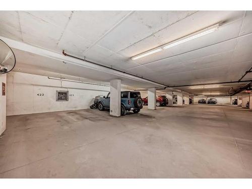 1401-215 13 Avenue Sw, Calgary, AB - Indoor Photo Showing Garage
