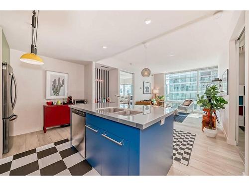 1401-215 13 Avenue Sw, Calgary, AB - Indoor Photo Showing Kitchen With Double Sink