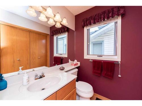 14232 Evergreen Street Sw, Calgary, AB - Indoor Photo Showing Bathroom