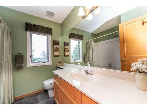 14232 Evergreen Street Sw, Calgary, AB - Indoor Photo Showing Bathroom