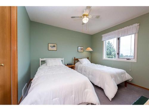 14232 Evergreen Street Sw, Calgary, AB - Indoor Photo Showing Bedroom