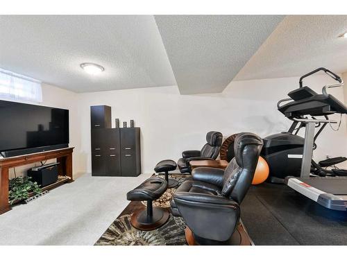 128 Gainsborough Drive Sw, Calgary, AB - Indoor Photo Showing Gym Room