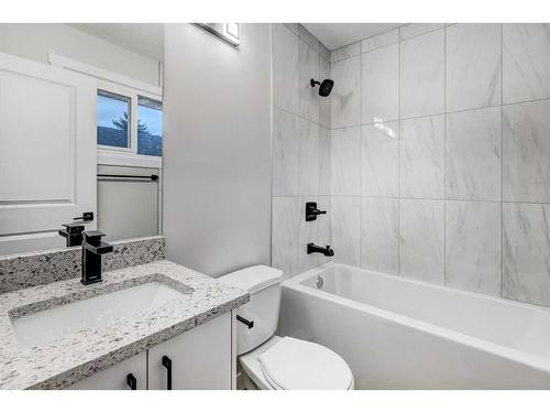 4 Van Horne Crescent Ne, Calgary, AB - Indoor Photo Showing Bathroom