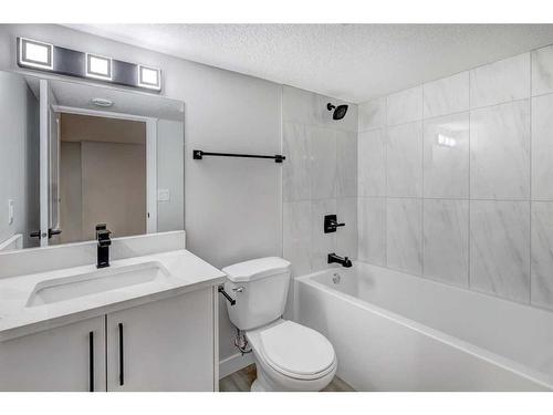 4 Van Horne Crescent Ne, Calgary, AB - Indoor Photo Showing Bathroom