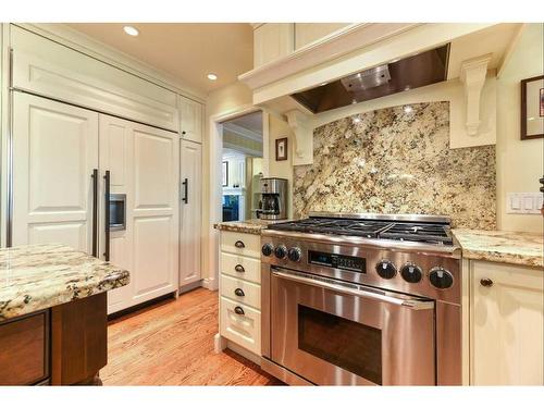 6948 Livingstone Drive Sw, Calgary, AB - Indoor Photo Showing Kitchen