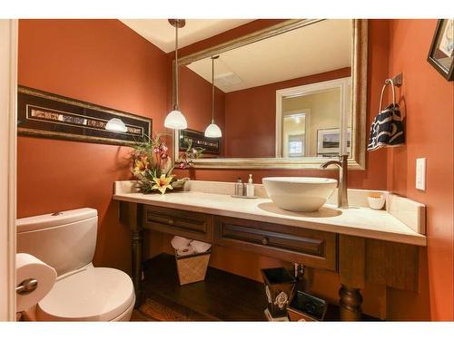 6948 Livingstone Drive Sw, Calgary, AB - Indoor Photo Showing Bathroom