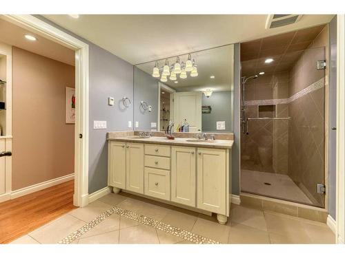 6948 Livingstone Drive Sw, Calgary, AB - Indoor Photo Showing Bathroom