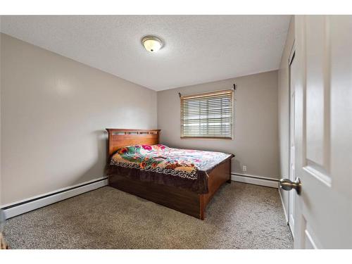 112-3809 45 Street Sw, Calgary, AB - Indoor Photo Showing Bedroom