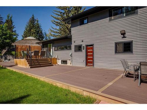 210 Canterbury Place Sw, Calgary, AB - Outdoor With Backyard