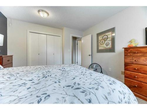 2-2121 34 Avenue Sw, Calgary, AB - Indoor Photo Showing Bedroom