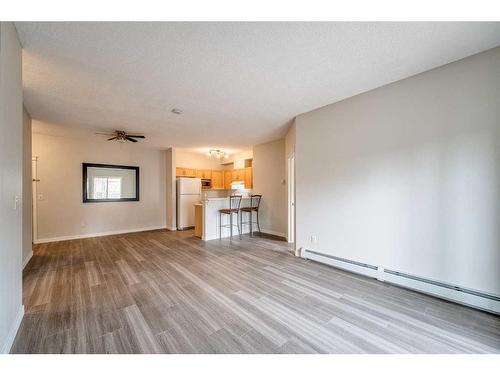 5308-70 Panamount Drive Nw, Calgary, AB - Indoor Photo Showing Living Room