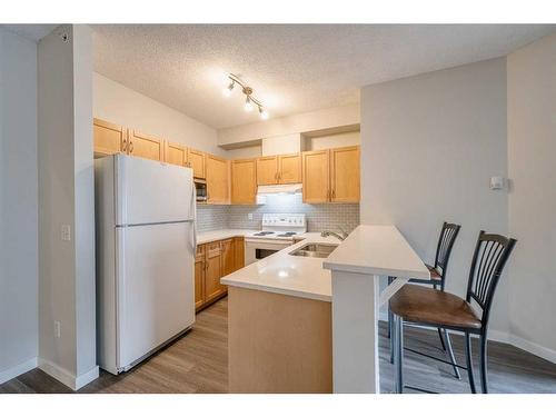 5308-70 Panamount Drive Nw, Calgary, AB - Indoor Photo Showing Kitchen