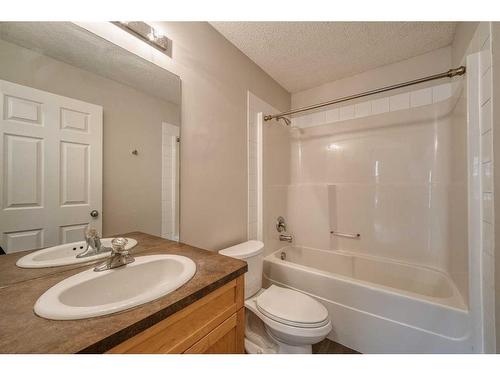 5308-70 Panamount Drive Nw, Calgary, AB - Indoor Photo Showing Bathroom