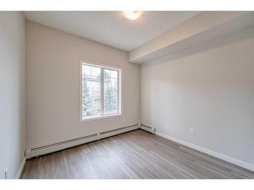 5308-70 Panamount Drive Nw, Calgary, AB - Indoor Photo Showing Other Room