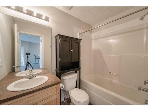 5308-70 Panamount Drive Nw, Calgary, AB - Indoor Photo Showing Bathroom