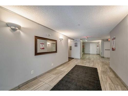5308-70 Panamount Drive Nw, Calgary, AB - Indoor Photo Showing Other Room