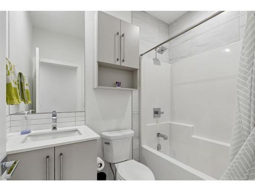 203-830 78 Street Sw, Calgary, AB - Indoor Photo Showing Bathroom