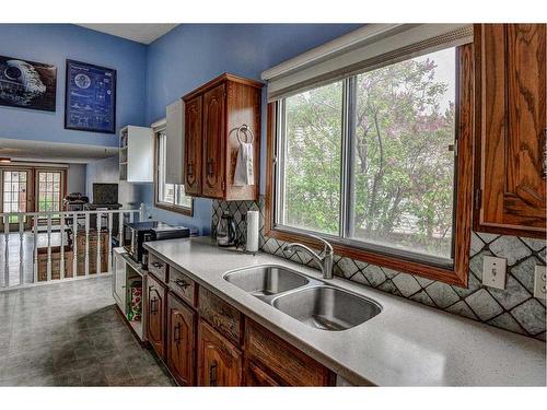 220 Templewood Road Ne, Calgary, AB - Indoor Photo Showing Kitchen With Double Sink
