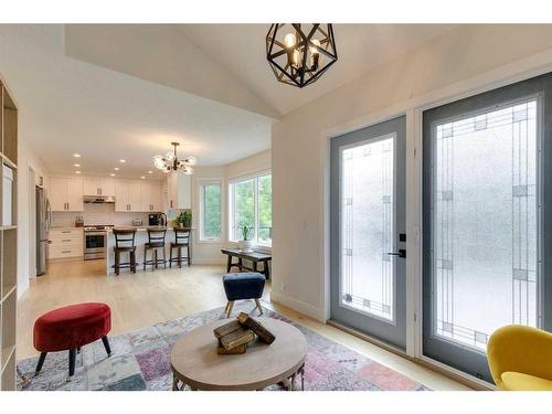 2199 Sirocco Drive Sw, Calgary, AB - Indoor Photo Showing Living Room