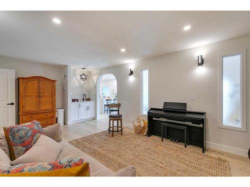 2199 Sirocco Drive Sw, Calgary, AB - Indoor Photo Showing Living Room