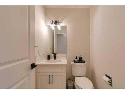 2199 Sirocco Drive Sw, Calgary, AB - Indoor Photo Showing Bathroom