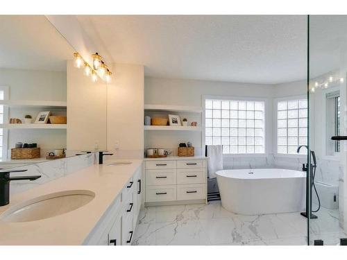 2199 Sirocco Drive Sw, Calgary, AB - Indoor Photo Showing Bathroom