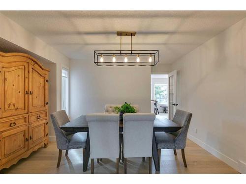 2199 Sirocco Drive Sw, Calgary, AB - Indoor Photo Showing Dining Room