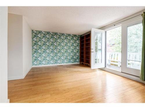 306 11 Street Nw, Calgary, AB - Indoor Photo Showing Other Room