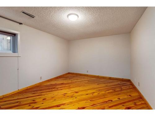 306 11 Street Nw, Calgary, AB - Indoor Photo Showing Other Room